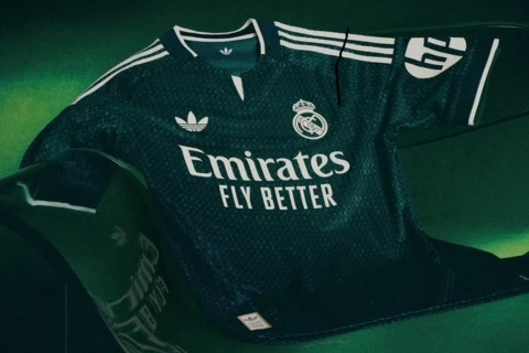 “Real Madrid” yeni mövsüm üçün ikinci formasını təqdim etdi