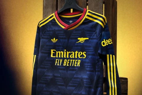 “Arsenal” yeni səfər formasını təqdim edib