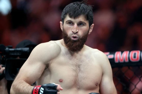 Экс-чемпион UFC Анкалаев выиграл главный бой на турнире в Абу-Даби