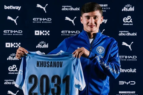 Xusanov “Mançester Siti” ilə müqaviləsini uzatdı
