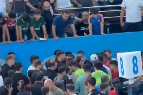 Замминистра спрыгнул с трибуны после поражения сына - ВИДЕО