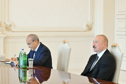 Prezident İlham Əliyev Dünya Güləş Birliyinin prezidentini qəbul edib - FOTO