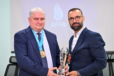 Генсек АФФА поздравил сборную Азербайджана по пляжному футболу - ФОТО