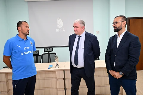 Генсек АФФА поздравил сборную Азербайджана по пляжному футболу - ФОТО