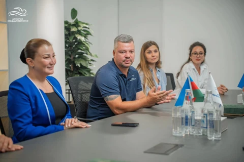 Вице-президент Федерации плавания Азербайджана встретилась с юношеской сборной по прыжкам в воду