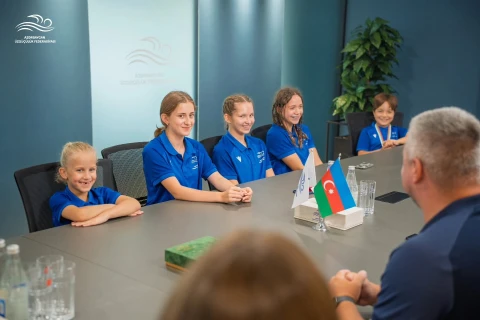 Вице-президент Федерации плавания Азербайджана встретилась с юношеской сборной по прыжкам в воду
