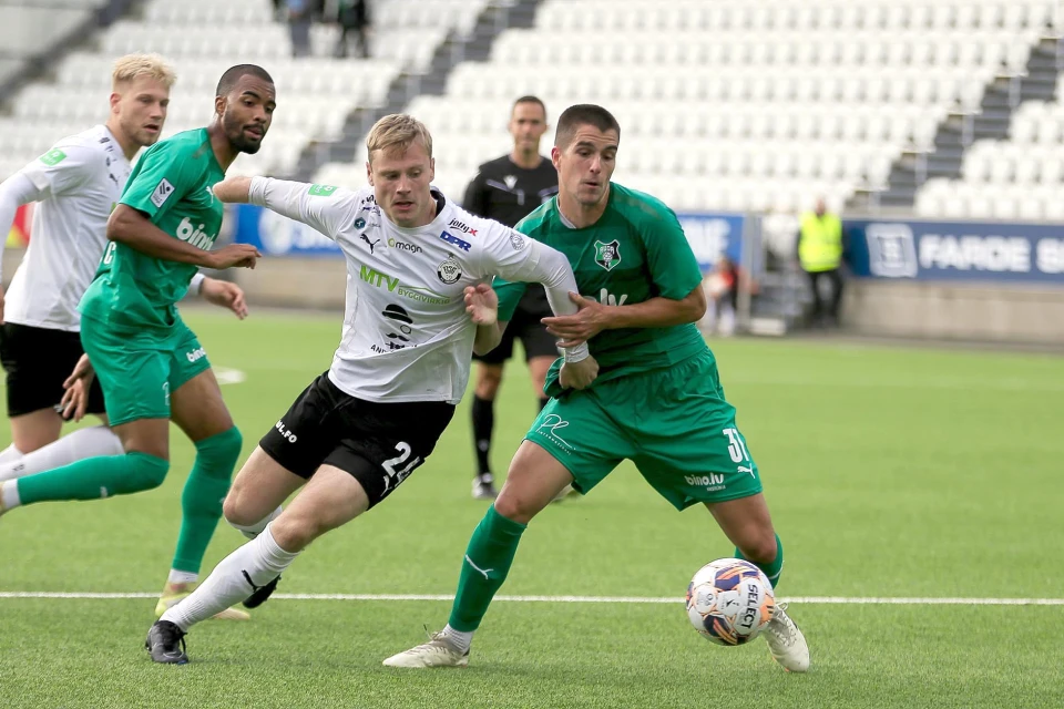 Bir qolu olmayan futbolçu Konfrans Liqasında qol vuraraq tarix yazdı - VİDEO