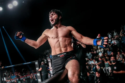 Tofiq Musayev UFC-də növbəti qələbəsini qazanıb