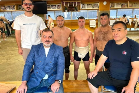 Azərbaycan səfiri Yaponiyada sumo millimizin məşqinə baxıb - FOTO