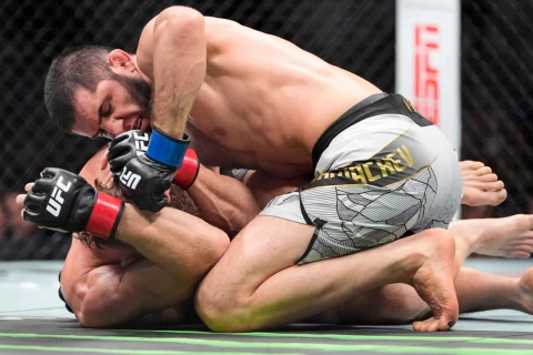 İslam Mahaçev UFC 330 öncəsi İen Qarri ilə bağlı planını açıqladı