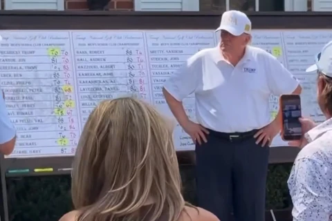 Donald Tramp özünə məxsus qolf klubunda bir gündə iki çempionluq qazandı - VİDEO
