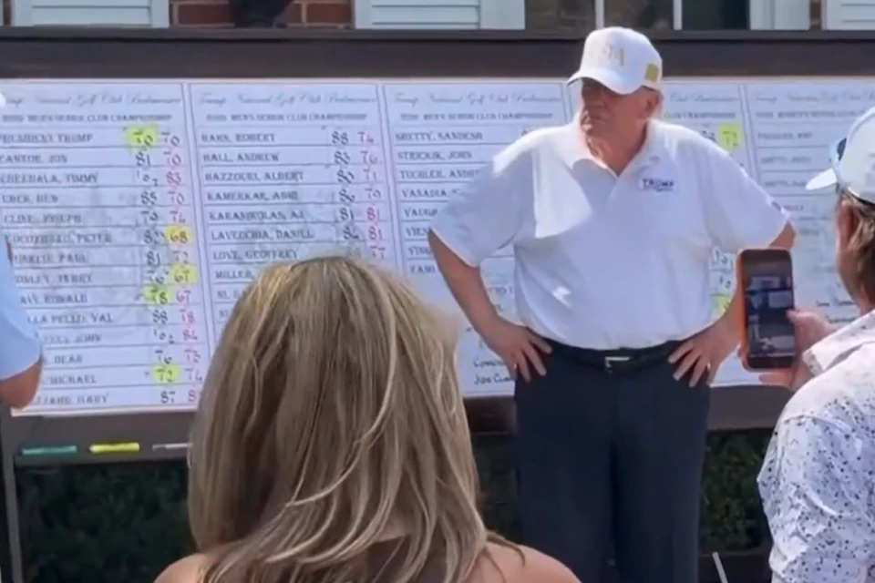 Donald Tramp özünə məxsus qolf klubunda bir gündə iki çempionluq qazandı - VİDEO
