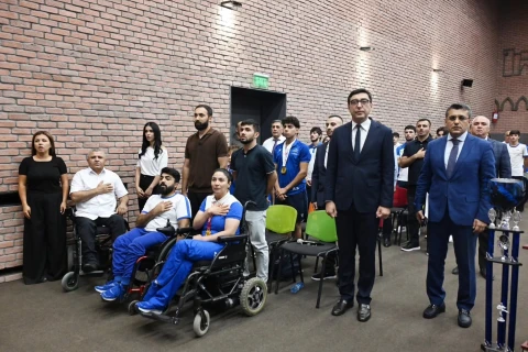 Fərid Qayıbov beynəlxalq yarışlarda uğur qazanan idmançılarla görüşüb