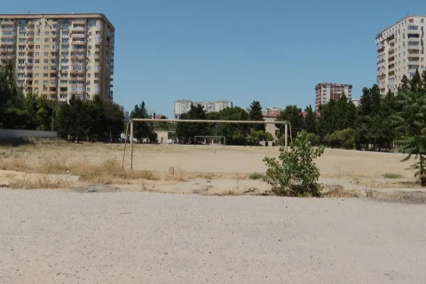 Один из известных стадионов Баку оказался в запущенном состоянии — ВИДЕО