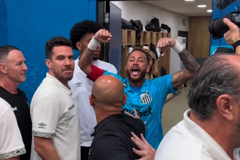 Neymar rəqib azarkeşləri təxribata çəkdi - VİDEO