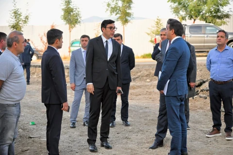 Fərid Qayıbov Xankəndi stadionunda aparılan işlərlə maraqlanıb
