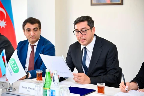 Fərid Qayıbov Xankəndi stadionunda aparılan işlərlə maraqlanıb