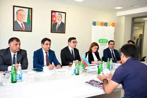 Fərid Qayıbov Xankəndi stadionunda aparılan işlərlə maraqlanıb