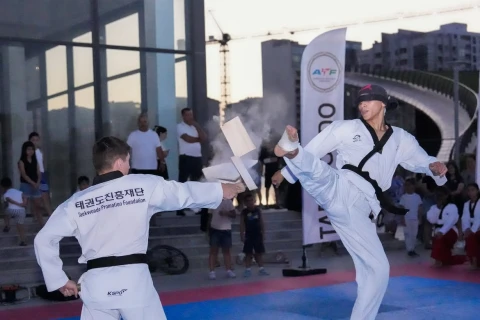 Antena Parkında taekvondo şousu keçirildi - FOTO