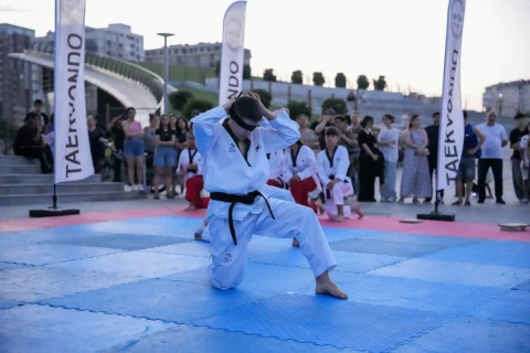 Antena Parkında taekvondo şousu keçirildi - FOTO