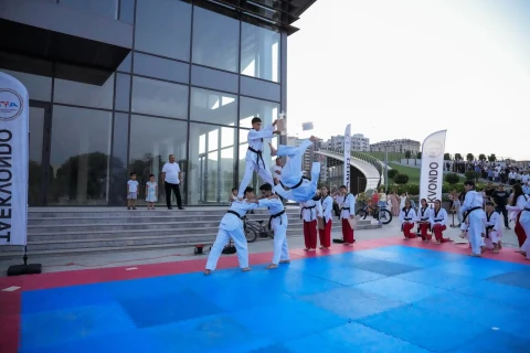 Antena Parkında taekvondo şousu keçirildi - FOTO