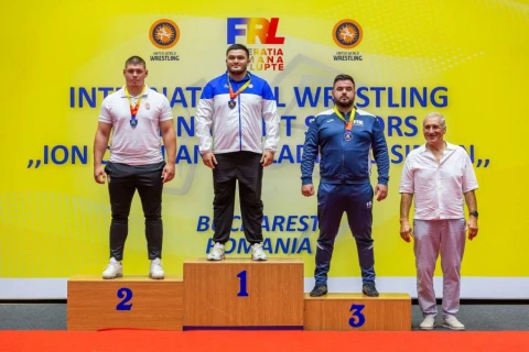 Azərbaycan güləşçiləri Rumıniyada beş medal qazanıblar