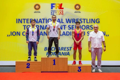 Azərbaycan güləşçiləri Rumıniyada beş medal qazanıblar