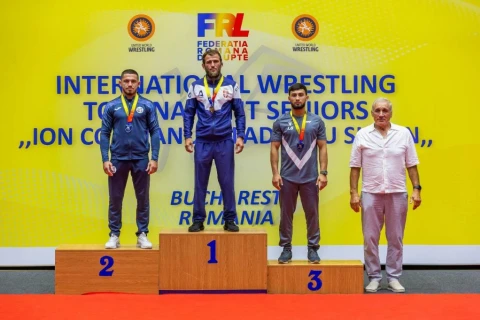 Azərbaycan güləşçiləri Rumıniyada beş medal qazanıblar