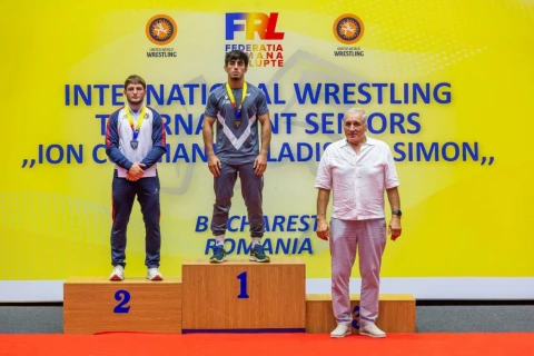 Azərbaycan güləşçiləri Rumıniyada beş medal qazanıblar