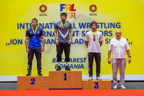 Azərbaycan güləşçiləri Rumıniyada beş medal qazanıblar