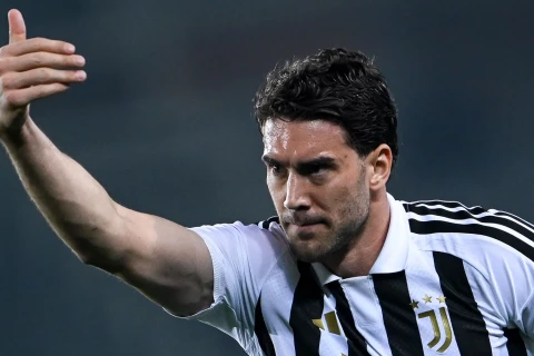 Duşan Vlahoviç “Beşiktaş”a keçir