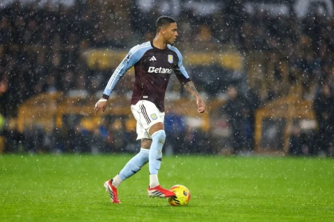 “Arsenal” yenidən “Aston Villa”nın müdafiəçisi ilə maraqlanır
