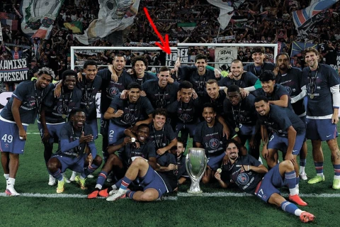 PSG's Ukrainian player crops Russian teammate out of team photo - PHOTO