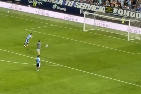 Boş qapıya penalti vurub qalib oldular - FOTO