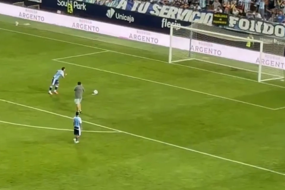 Boş qapıya penalti vurub qalib oldular - VİDEO