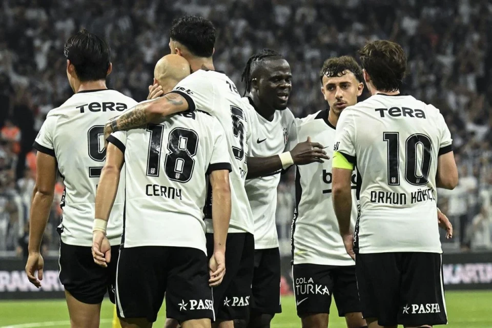 "Beşiktaş" UEFA Avropa Liqasının pley-off mərhələsinə yüksəlib