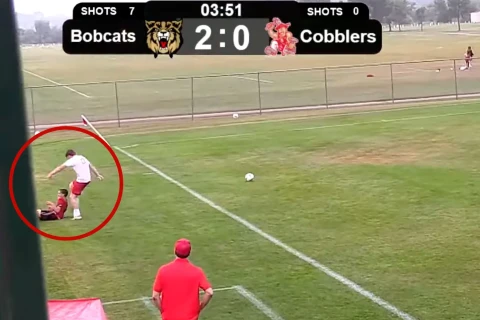 ABŞ-də futbolçu rəqibini təpiklədi - VİDEO