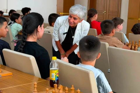 Dünya çempionu olan azərbaycanlı şahmatçı Aşqabadda “ustad dərsi” keçdi - FOTO