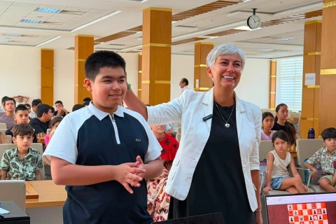 Dünya çempionu olan azərbaycanlı şahmatçı Aşqabadda “ustad dərsi” keçdi - FOTO