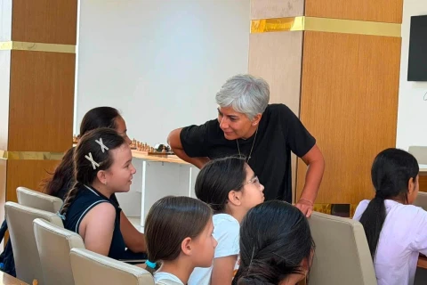 Dünya çempionu olan azərbaycanlı şahmatçı Aşqabadda “ustad dərsi” keçdi - FOTO