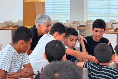 Dünya çempionu olan azərbaycanlı şahmatçı Aşqabadda “ustad dərsi” keçdi - FOTO