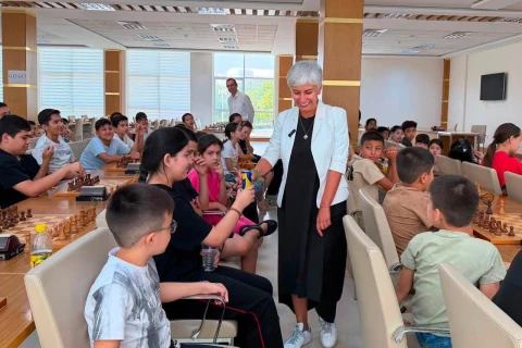 Dünya çempionu olan azərbaycanlı şahmatçı Aşqabadda “ustad dərsi” keçdi - FOTO