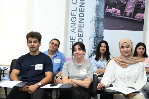 Media nümayəndələri “Formula-1” könüllülərinin təlim prosesi ilə tanış olublar - FOTO