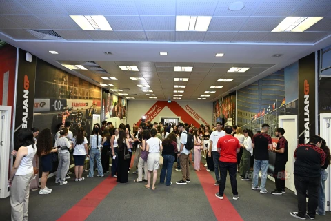 Media nümayəndələri “Formula-1” könüllülərinin təlim prosesi ilə tanış olublar - FOTO