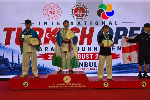 Азербайджанские каратисты завоевали две серебряные медали на Turkish Open - ФОТО