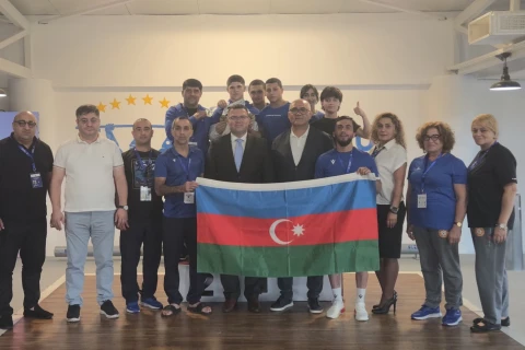 Ağırlıqqaldıranımız Avropa birinciliyində üç qızıl medal qazanıb - FOTO