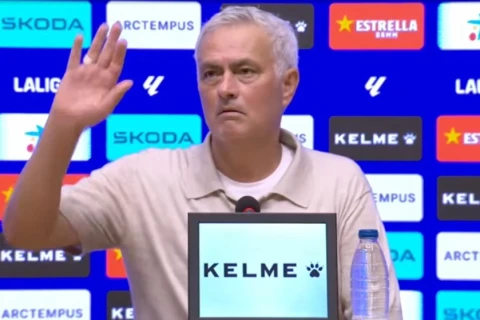 Mourinyo: “Vinisius müqəddəs deyil”