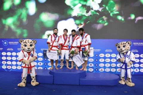 Azərbaycan Qazaq güləşi üzrə dünya çempionatını beş medalla başa vurub - FOTO