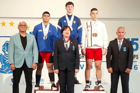 Fəxrəddin Allahverdiyev Avropa birinciliyində üç gümüş medal qazanıb - FOTO