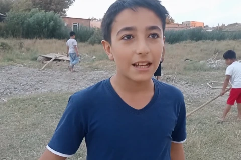 Bu uşaqlar Sumqayıtda futbol meydançasını özləri yaradırlar - VİDEO